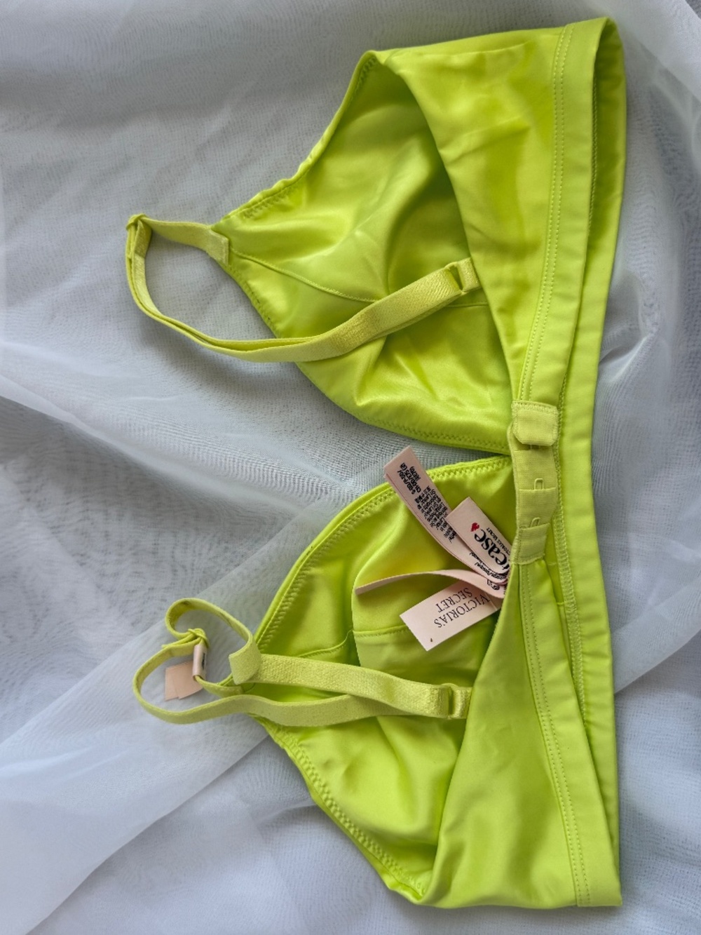 Victoria’s Secret Tease Wireless Triangle Bralette | S DD | NWT | Soft Feminine - Picture 5 of 9